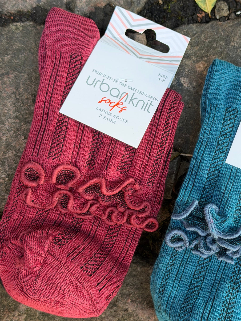 Ladies 2 Pair Pack Frill Burgundy Black Socks