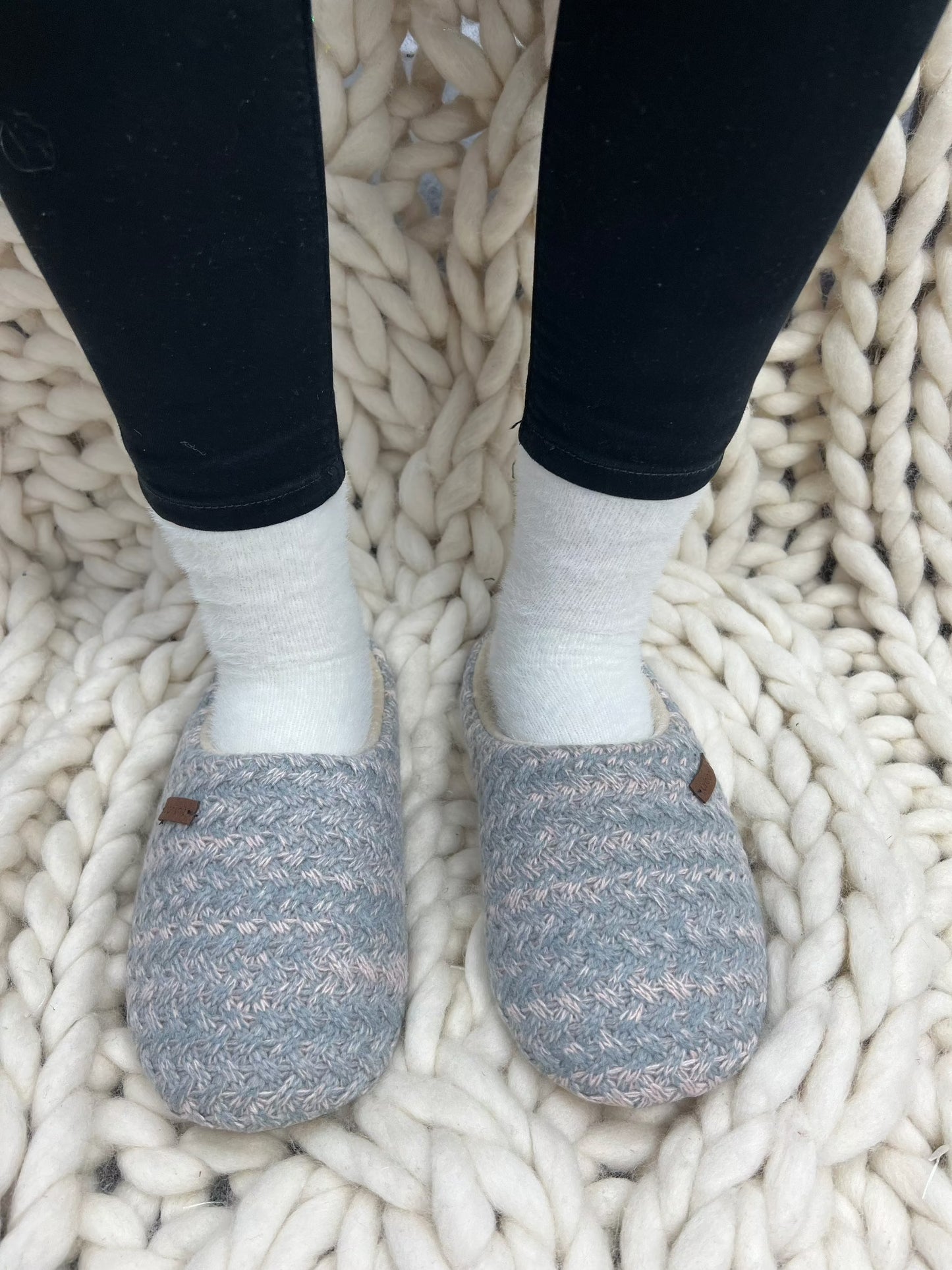 Ladies Basket Weave Cream Slipper